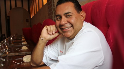 El chef ejecutivo de los restaurantes Mamajuana Cafe, Ricardo Cardona.