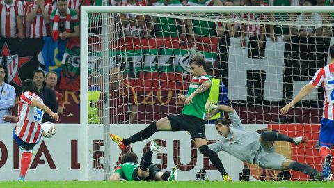 El esfuerzo del portero Gorka Iraizoz no será suficiente y el remate de Falcao será el segundo gol del campeón.