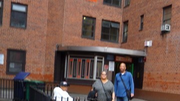 Dorothy Tyler lleva viviendo 60 años en el mismo complejo NYCHA de Loisaida y no se quiere mudar.