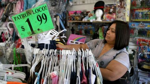 Los inventarios más grandes requieren que los comercios ordenen más artículos, lo cual conduce típicamente a más producción industrial.