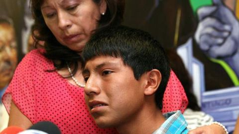 Con lágrimas en los ojos, Bryan imploró para que no deporten a su mamá. ICE indicó que se le otorgó una breve extensión.