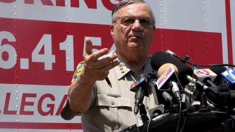 El sheriff Joe Arpaio ante periodistas.