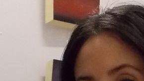 Elsa Muñoz, pintora méxicoamericana de 28 años, presenta sus obras en la galería Dubhe Carreño.