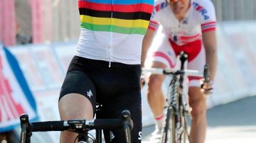 Mark Cavendish se impuso en el embalaje en la quinta etapa del Giro italiano.