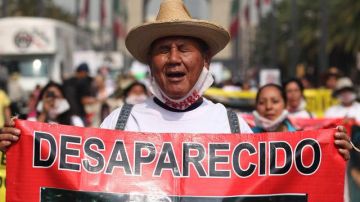 Cientos de mexicanos marcharon ayer para reclamar información de sus hijos desaparecidos