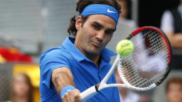 El suizo Roger Federer venció ayer al serbio Janko Tipsarevic.