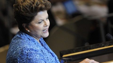 Rousseff aprovechó el día de la madre brasileño para anunciar su nuevo plan.