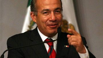Felipe Calderón, cuando visitaba Los Ángeles, y se encontraba en el Palacio de las Convenciones con miembros de  su país en EEUU.