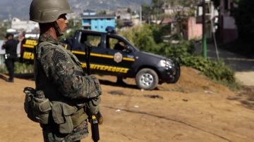 Soldados del Ejército  realizan operativos en el área de la población indígena de Santa Cruz Barillas, departamento de Huehuetenango.