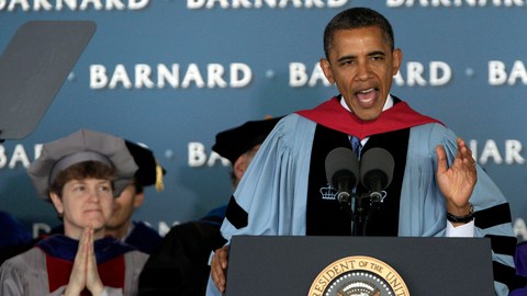 El presidente Obama ofrece el discurso de graduación de la Universidad Barnard, solamente de mujeres.