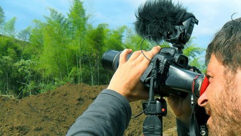 El periodista francés Roméo Langlois cuando trabajaba en el occidental departamento colombiano del Cauca.