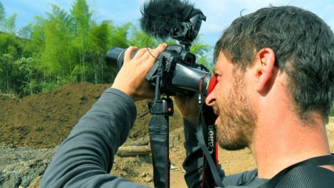El periodista francés Roméo Langlois cuando trabajaba en el occidental departamento colombiano del Cauca.