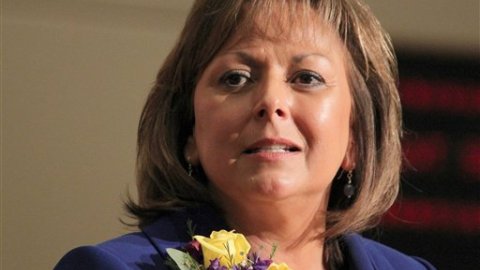 Susana Martínez no tiene muy claro las propuestas migratorias de su correligionario.