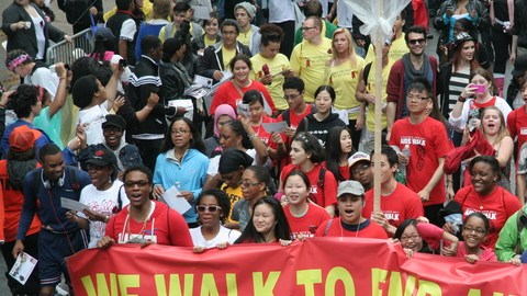 Se espera que en la Caminata por el Sida de este domingo participen más de 45,000 personas, incluidos muchos hispanos.