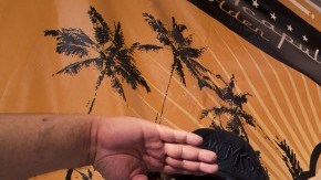 Lost Acapulco, banda de música surf, hace homenaje a la época cuando las playas de Acapulco, México, eran muy populares entre surfistas.