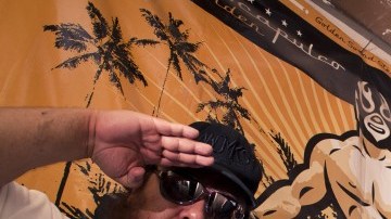 Lost Acapulco, banda de música surf, hace homenaje a la época cuando las playas de Acapulco, México, eran muy populares entre surfistas.