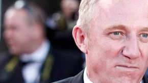 Aparentemente,no es el dinero lo que le molesta a la nominada del Oscar, sino que las próximas vacaciones el niño las pasará al lado de su padre, lo que significa que tendrá que convivir con la hija de Salma, Valentina.