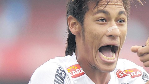 Neymar es clave en el duelo de hoy ante Vélez Sarsfield.