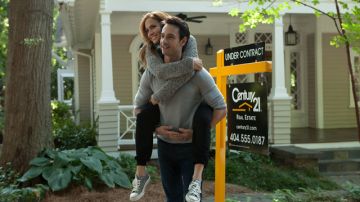En la película   'What To Expect When You're Expecting',  Jennifer López y Rodrigo Santoro forman una pareja de enamorados que decide adoptar un hijo.