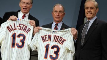 El comisionado de  Grandes Ligas, Bud Selig (izq.), el alcalde de Nueva York, Michael Bloomberg,  y el dueño de los Mets, Fred Wilpon, ayer.