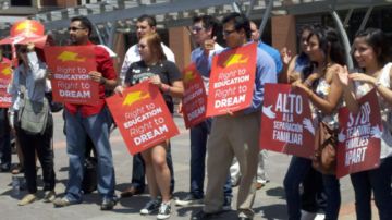 Alumnos se manifestaron en la Universidad de Houston Downtown en apoyo al Dream Act.