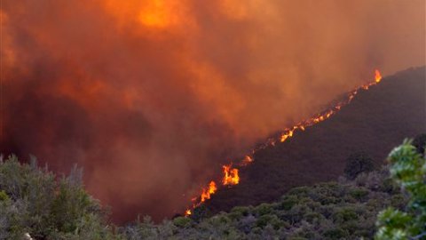 Las autoridades temen que el incendio llegue al pueblo minero histórico de Crown King.