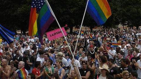 En un posicionamiento técnico dado a conocer en ocasión del Día Internacional contra la Homofobia, la OPS denunció además que prácticas de esta naturaleza "carecen de justificación médica".