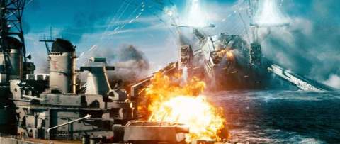 Los aliens atacan a la Tierra en 'Battleship', que se estrena hoy en cines de todo el país.