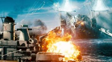 Los aliens atacan a la Tierra en 'Battleship', que se estrena hoy en cines de todo el país.