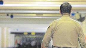 Las medidas para evitar las violaciones en las prisiones federales no contempla los derechos de los detenidos por el ICE.