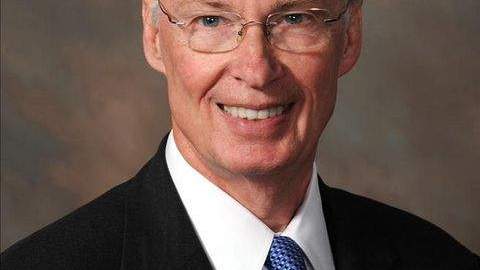 Fotografía cedida en donde aparece el gobernador de Alabama, Robert Bentley.