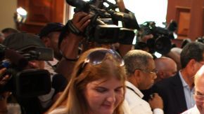 Con la sonrisa que le caracteriza, Hipólito Mejía llegó temprano a ejercer su derecho al voto.