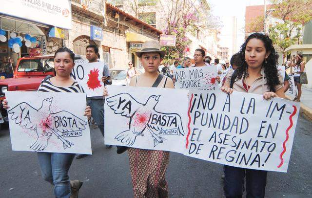 Periodistas mexicanos protestaron en la capital mexicana por el reciente asesinato de varios reporteros en Veracruz.