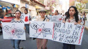 Periodistas mexicanos protestaron en la capital mexicana por el reciente asesinato de varios reporteros en Veracruz.
