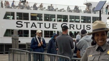 Paula Avilés trabaja en Ellis Island desde 1999 hasta convertirse en guardabosque en la Estatua de la Libertad.