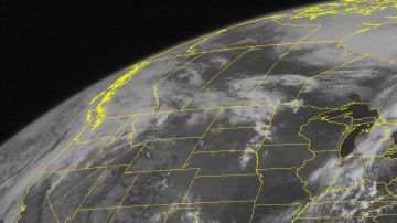 Los meteorólogos prevén que Alberto permanezca frente al litoral de Carolina del Sur y del Norte.