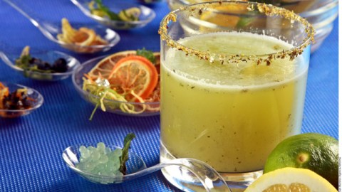 Limonada integral con albahaca