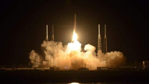 La cápsula Dragón partió esta madrugada a la Estación Espacial Internacional (EEI).