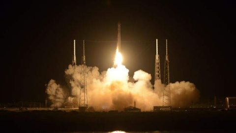 La cápsula Dragón partió esta madrugada a la Estación Espacial Internacional (EEI).