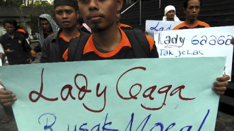 En Indonesia, varios opositores  de Lady Gaga se han manifestado en las calles.