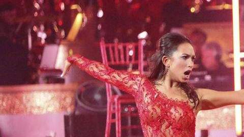 Levy hizo alarde de su sangre cubana, al desplazarse por la pista con sensuales y potentes movimientos de cadera al ritmo de salsa.