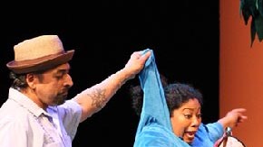 Según la autora, se trata de una historia sobre mujeres fuertes en lucha, "que toman decisiones ciertas o equivocadas para sobrevivir", aunque muchos pueden ver en escena un drama que explora "las perversiones del Sueño Americano" de los inmigrantes.