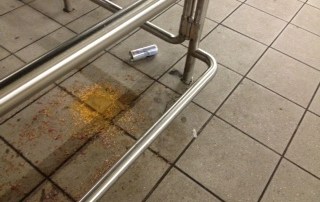 Poco antes de las 8:00 p.m. del jueves 24 de mayo, así lucía una parte de la estación Jay Street en Brooklyn.