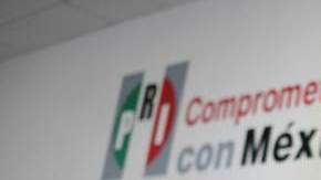 Militantes del PRI abrieron una oficina de ese partido en la Plaza México, en Lynwood.