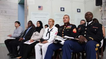 Doce  personas adquirieron ayer su ciudadanía estadounidense en una ceremonia especial.