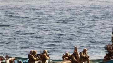 Una solución basada únicamente en atacar a los piratas provocaría que éstos incrementasen más su arsenal.