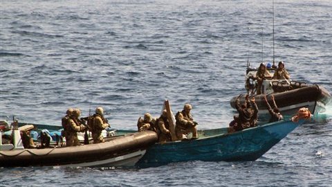 Una solución basada únicamente en atacar a los piratas provocaría que éstos incrementasen más su arsenal.