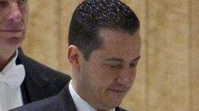 Paolo Gabriele, identificado por fuentes vaticanas como el mayordomo del Papa (izq.), junto a su Santidad  en el Vaticano.