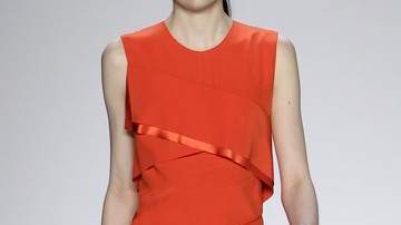 Un diseño de Narciso Rodríguez presentado en la Semana de la Moda en NY, en febrero de 2012