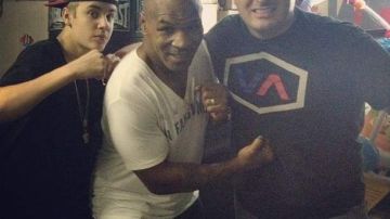 Justin Bieber parece mantener una buena amistad con Mike Tyson, quien publicó fotos junto al joven en su cuenta de Twitter.